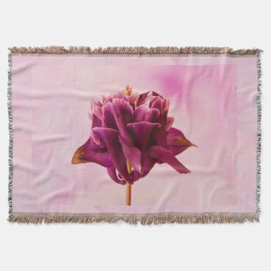 Burgundy Pink Columbine Decke (Vorderseite)