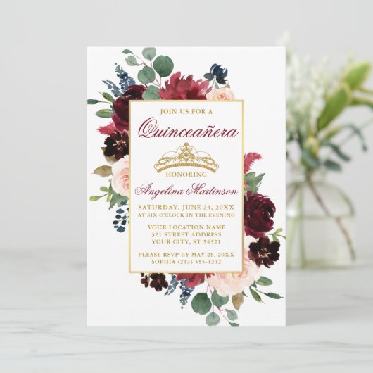 Burgundy Pink Floral Gold Quinceanera Einladung (Stehend Vorderseite)
