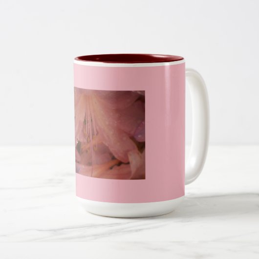 Burgundy Pink Lily Zweifarbige Tasse (VorderseiteRechts)