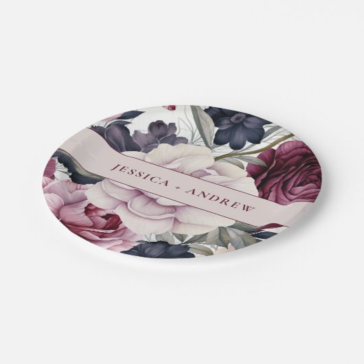 Burgundy Plum Lila Blumenwetter Hochzeit Pappteller (Schrägansicht)