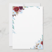 Burgundy Red and Dusty Blue Floral Wedding Einladung (Rückseite)