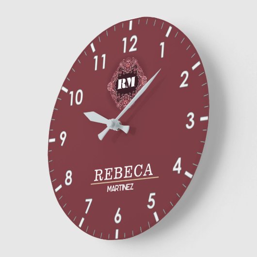 Burgundy Red and Gold Personalized Custom Monogram Große Wanduhr (Winkel)
