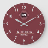 Burgundy Red and Gold Personalized Custom Monogram Große Wanduhr (Vorderseite)