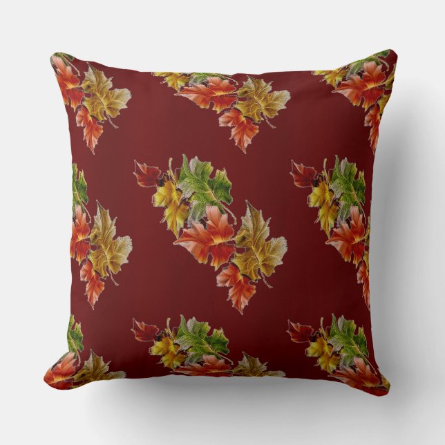Burgundy Red Autumn Leaves Pattern Throw Kissen (Vorderseite)