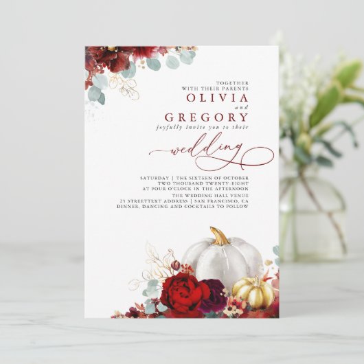 Burgundy Red Blume Gold Pumpkins Hochzeit im Herbs Einladung (Stehend Vorderseite)