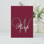 Burgundy Red Elegant MOnogram Formal RSVP Karte (Stehend Vorderseite)