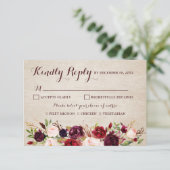 Burgundy Red Floral Rustic Boho Wedding RSVP (Stehend Vorderseite)