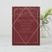 Burgundy Red Gold Confetti Geo Border Wedding Einladung (Stehend Vorderseite)