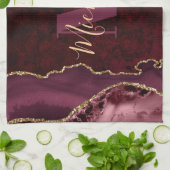 Burgundy Red & Gold Glitzer Marble Agate Monogram Geschirrtuch (Gefaltet)