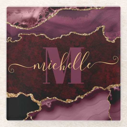 Burgundy Red & Gold Glitzer Marble Agate Monogram Glasuntersetzer (Vorderseite)