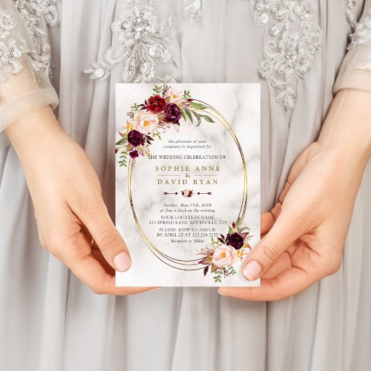 Burgundy Red Marsala Floral Gold Marmor Hochzeit Einladung