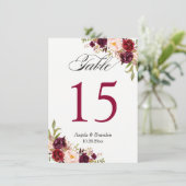 Burgundy Red Marsala Floral Wedding Tischnummer (Stehend Vorderseite)