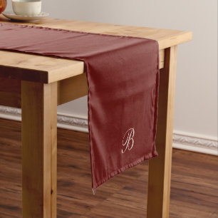 Burgundy Red mit Monogram Initial Kurzer Tischläufer