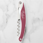 Burgundy Red Modern Script Personalisierter Trauze Kellnermesser (Vorderseite)
