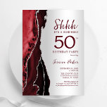 Burgundy Red Silver Agate Überraschung 50. Geburts Einladung<br><div class="desc">Dunkelbordeauxrot und silberrot überraschen 50. Geburtstagsfeier Einladung. Elegantes modernes Design mit Aquarellfarben-marmorgeode Hintergrund,  Imitats Glitzer Silber und Typografie Skript-Schriftart. Die trendige Einladungskarte eignet sich perfekt für eine stilvolle Damenfeier. Gedruckte Zazzle-Einladungen oder Sofortdownload digitaler Druckvorlage.</div>
