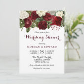 Burgundy Red White Floral Wedding Couples Dusche Einladung (Stehend Vorderseite)