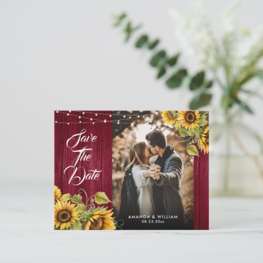 Burgundy Red Wood Sunflower Wedding Foto Save The Date (Stehend Vorderseite)