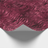 Burgundy Red Zebra Print Geschenkpapier (Ecke)