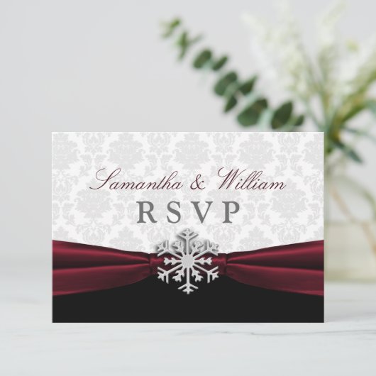 Burgundy Ribbon Winter Wedding RSVP Card (Stehend Vorderseite)