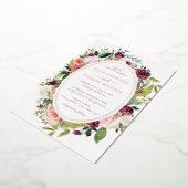 Burgundy Rose Gold Floral Foliage Hochzeit Folieneinladung (Gedreht)