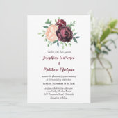 Burgundy Rose Peach Peony Floral Wedding Einladung (Stehend Vorderseite)