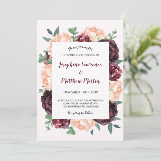 Burgundy Rose Peach Peony Floral Wedding Einladung (Stehend Vorderseite)