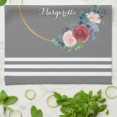 Burgundy Rose Wreath Custom Monogram & Name Geschirrtuch (Gefaltet)