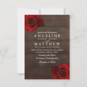 Burgundy Rote Rose Rustic Wood Wedding Einladung (Vorderseite)
