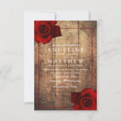 Burgundy Rote Rose Rustic Wood Wedding Einladung (Vorderseite)