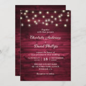 Burgundy Rustic Wood String Lights Hochzeit Einladung (Vorne/Hinten)