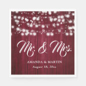 Burgundy Rustic Wood String Lights Mr and Mrs Serviette (Vorderseite)
