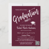 Burgundy Script QR Code Foto Graduation Party Einladung (Vorderseite)