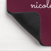 Burgundy Script | Stilvolle Monogram modern Mousepad (Ecke)