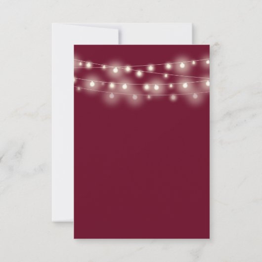 Burgundy Script String Lights Hochzeit RSVP Karte (Rückseite)