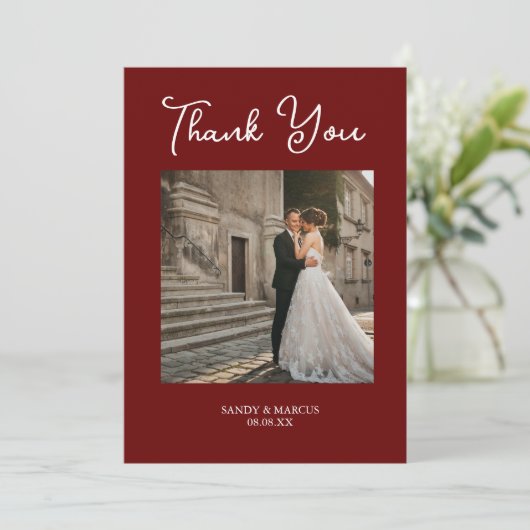Burgundy Script Wedding Foto Danke Karte (Stehend Vorderseite)