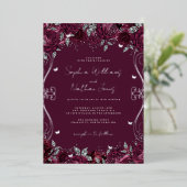 Burgundy Silver Swirl Scroll Wedding Folieneinladung (Stehend vorne)