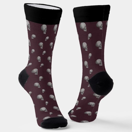 Burgundy Skull Halloween Socks with Name Socken (Gewinkelt)