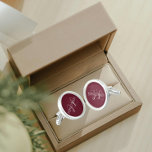 Burgundy Solid Color Styliert Monogram Manschetten Knöpfe<br><div class="desc">Ein Paar silberfarbene, runde Knöchel für den modischen Mann, die zu seinem Outfit passen und eine trendige, bordeauxfarbene Farbe mit seinem Namen in weiß, Großbuchstaben und mit weißen, stilisierten Initialen überlagert haben. Personalisieren Sie Ihre Cufflinks, indem Sie den Namen und die Initialen nach Belieben bearbeiten und ersetzen. Ein klassisches Geschenk...</div>