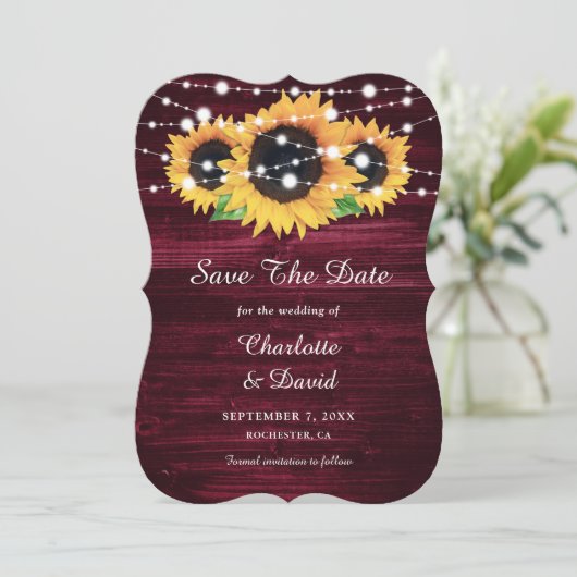 Burgundy Sonnenblume Rustikale Holz String Lights Save The Date (Stehend Vorderseite)