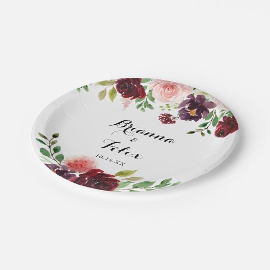Burgundy Spring Floral Calligraphy Wedding Cake Pappteller (Schrägansicht)