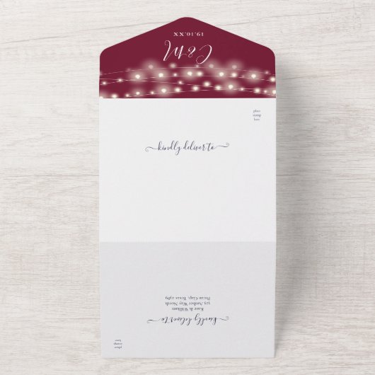 Burgundy String Lights Moderne Script Wedding All In One Einladung (Außenbereich)