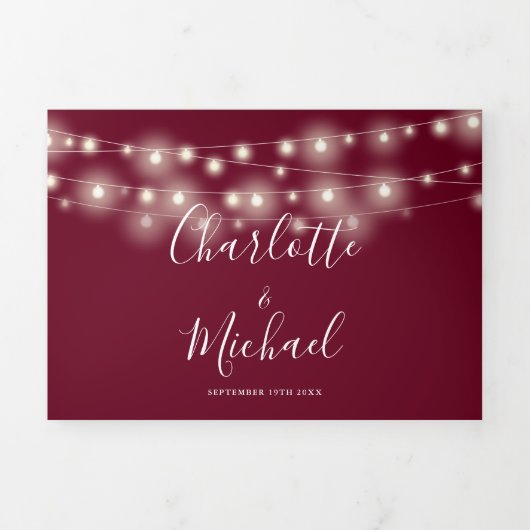 Burgundy String Lights Script Monogram Wedding Dreifach Gefaltete Einladung (Cover)