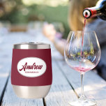 Burgundy Stylized Wedding Trauzeuge Name<br><div class="desc">Gönnen Sie Ihrem Hochzeitsreisenden einen Trauzeuge mit diesem personalisierten Edelstahl-Edelstahlwascher,  der in einem weißen,  ovalen Design in einem stilisierten Drehbuch seinen Namen trägt. Hintergrundfarbe und Skript ist bordeauxrot. Ideal auch für eine Junggeselle! Personalisieren Sie Ihren Weinwäscher,  indem Sie den Namen mit dem gewünschten Namen bearbeiten und ersetzen.</div>
