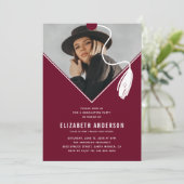 Burgundy Tassel Cap Foto Graduation Party Einladung (Stehend Vorderseite)