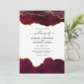 Burgundy und Gold Agate Wedding Einladung (Stehend Vorderseite)