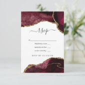 Burgundy und Gold Agate Wedding RSVP Karte (Stehend Vorderseite)