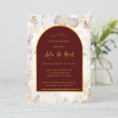 Burgundy und Gold Alcohol Ink Arch Couples Dusche Einladung (Stehend Vorderseite)