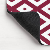 Burgundy und weißes Diamantmuster Mousepad (Ecke)