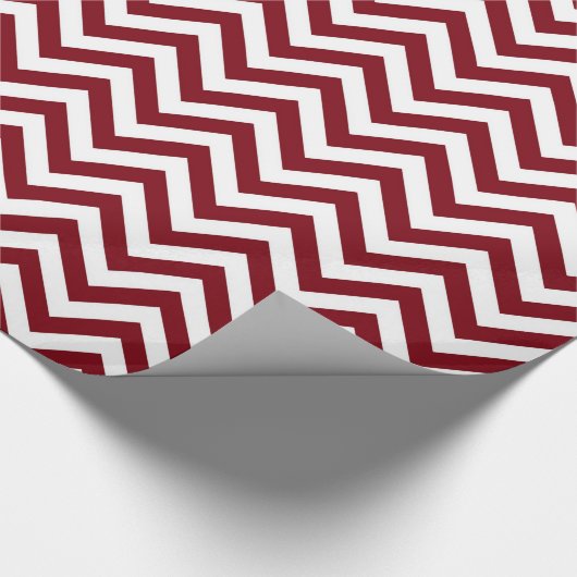 Burgundy und White Large Zickzack ZigZag Muster Geschenkpapier (Ecke)