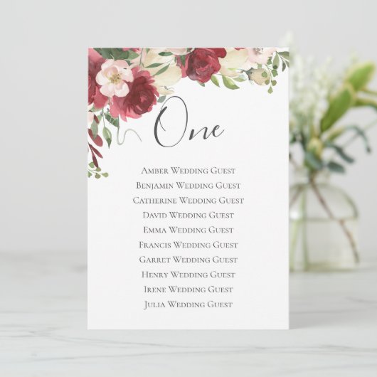 Burgundy Watercolor Blumentisch Einsitzkarte (Stehend Vorderseite)